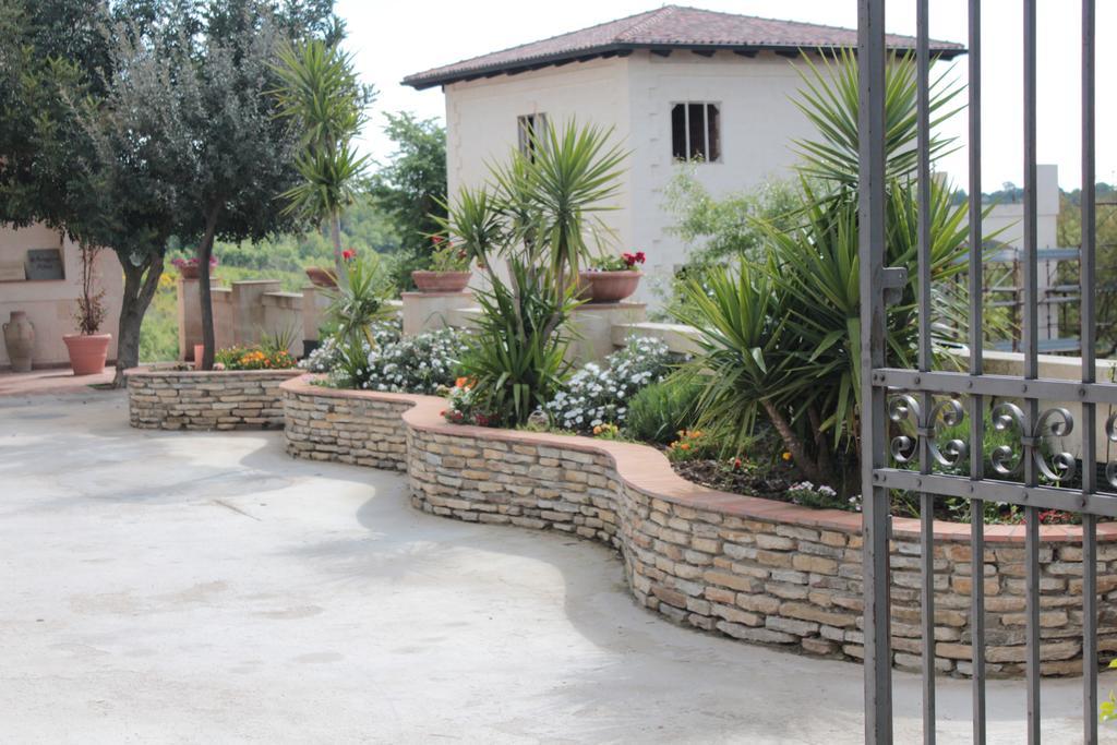 Agriturismo Al Passaggio Di Pirro Villa Miglionico Bagian luar foto
